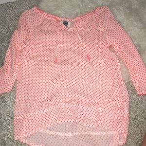 polka dot blouse!